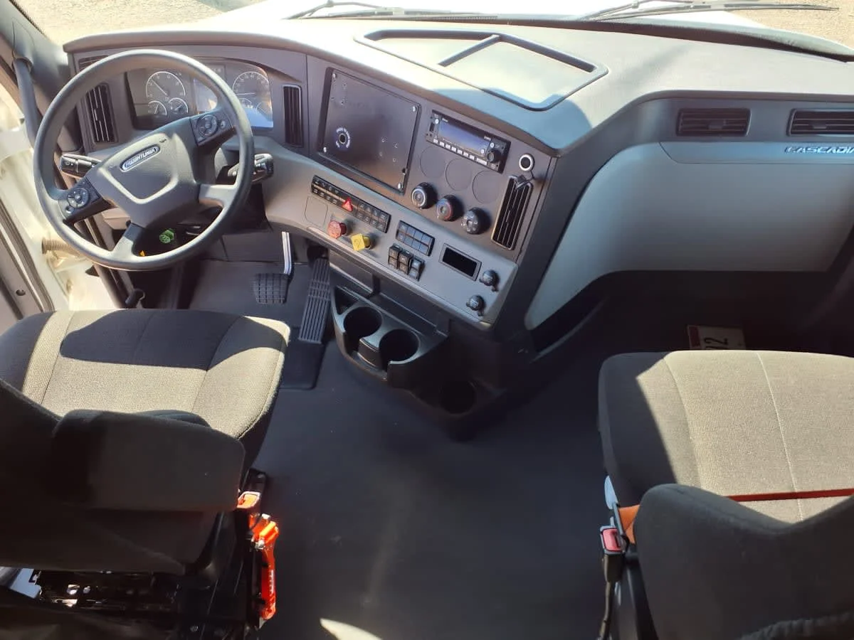 2022 Freightliner Cascadia in Phoenix, AZ — photo 7