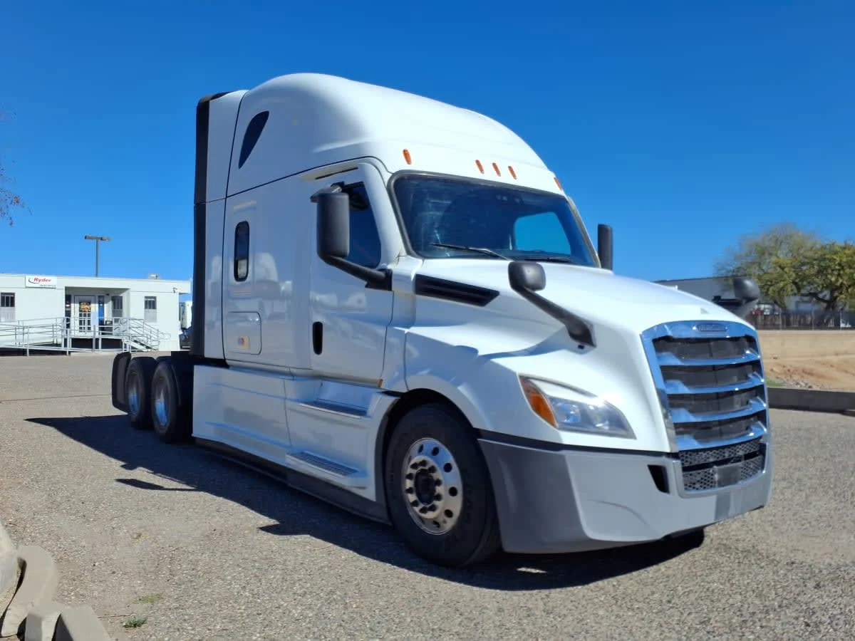 2022 Freightliner Cascadia in Phoenix, AZ — photo 3