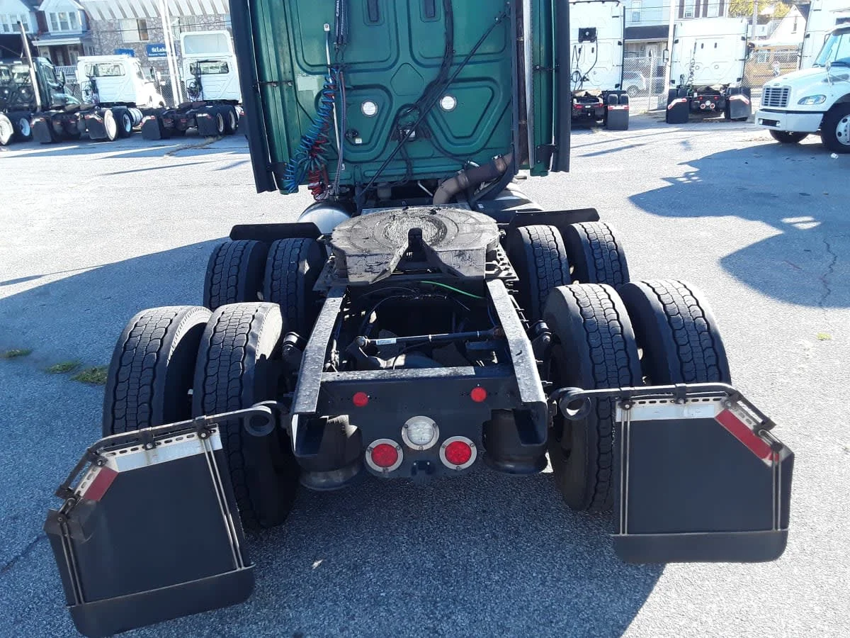 2020 Freightliner Cascadia in Allentown, PA — photo 14