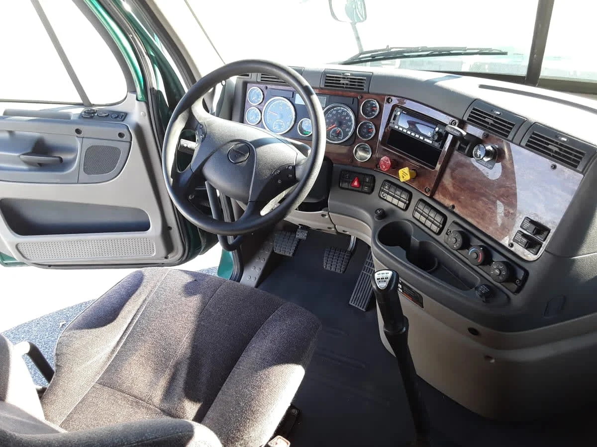 2020 Freightliner Cascadia in Allentown, PA — photo 13