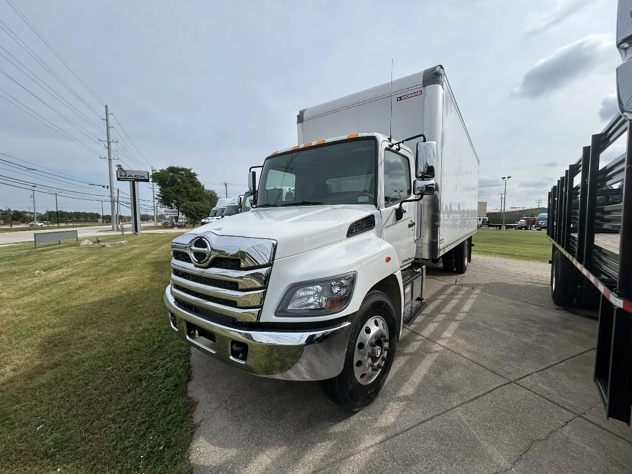 2025 Hino in Sterling Heights, MI — photo 4