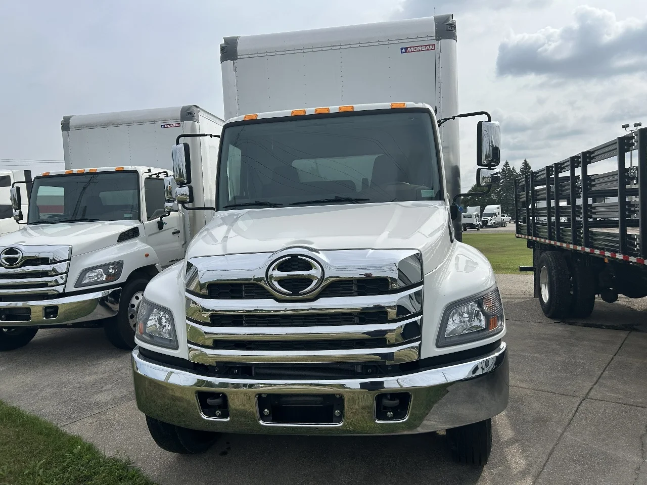 2025 Hino in Sterling Heights, MI — photo 2