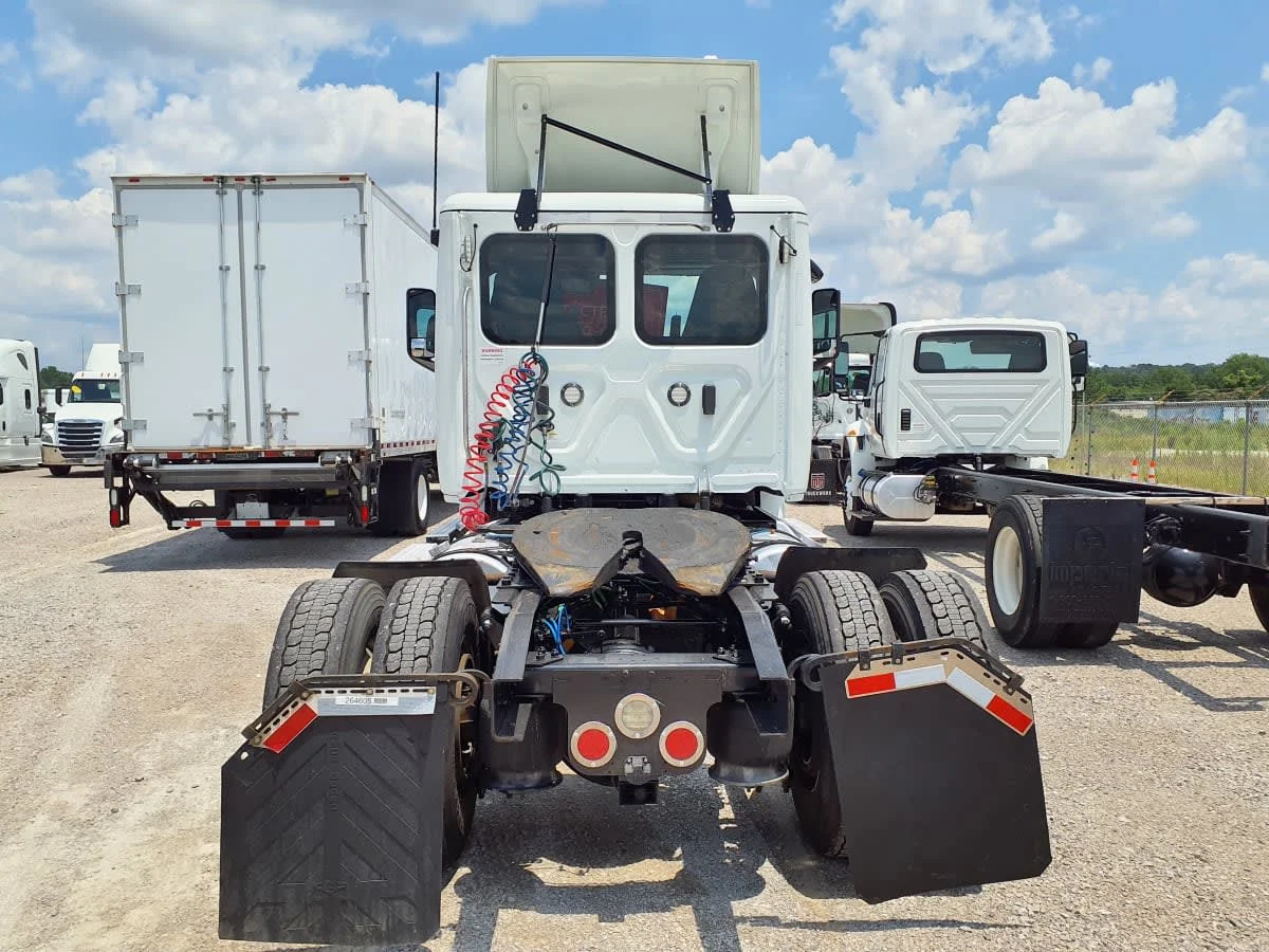 2021 Freightliner Cascadia in Birmingham, AL — photo 5
