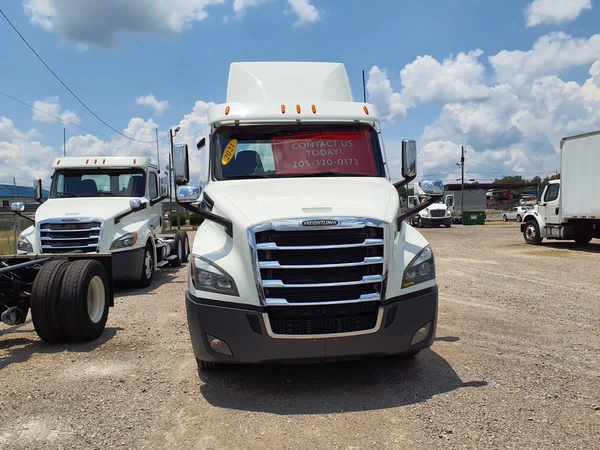 2021 Freightliner Cascadia in Birmingham, AL — photo 2