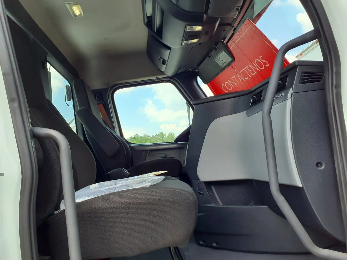 2021 Freightliner Cascadia in Birmingham, AL — photo 10