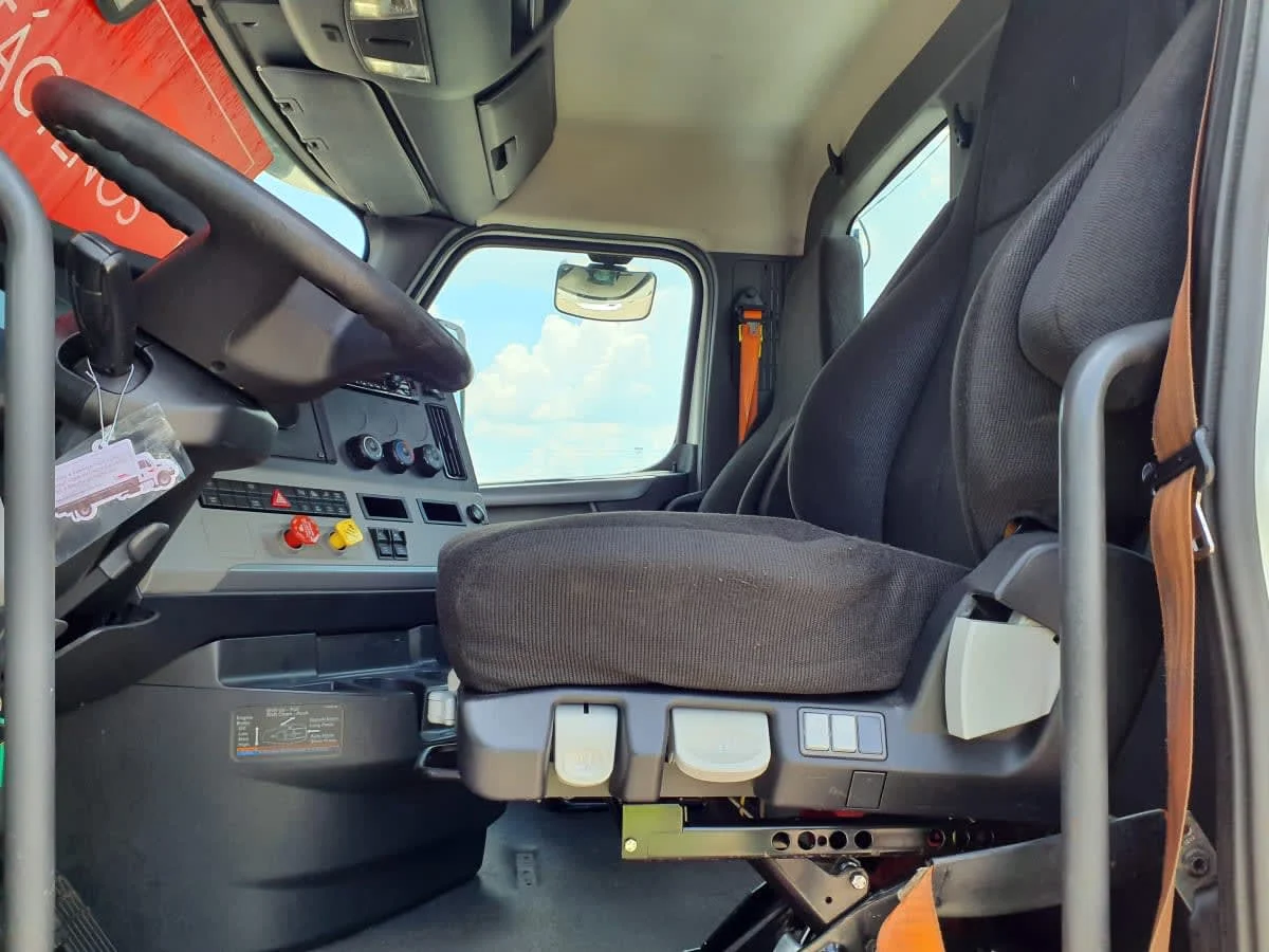 2021 Freightliner Cascadia in Birmingham, AL — photo 7