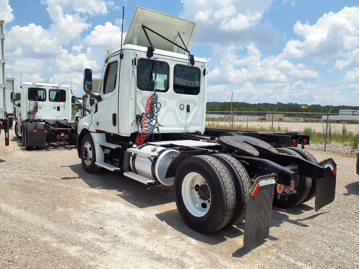 2021 Freightliner Cascadia in Birmingham, AL — photo 6