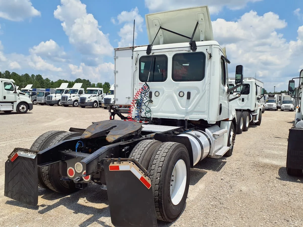 2021 Freightliner Cascadia in Birmingham, AL — photo 4