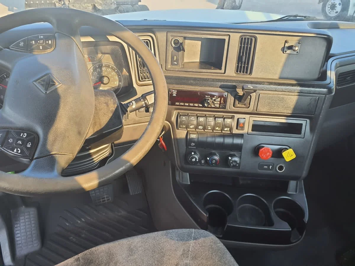 2018 International LT in Indianapolis, IN — photo 10