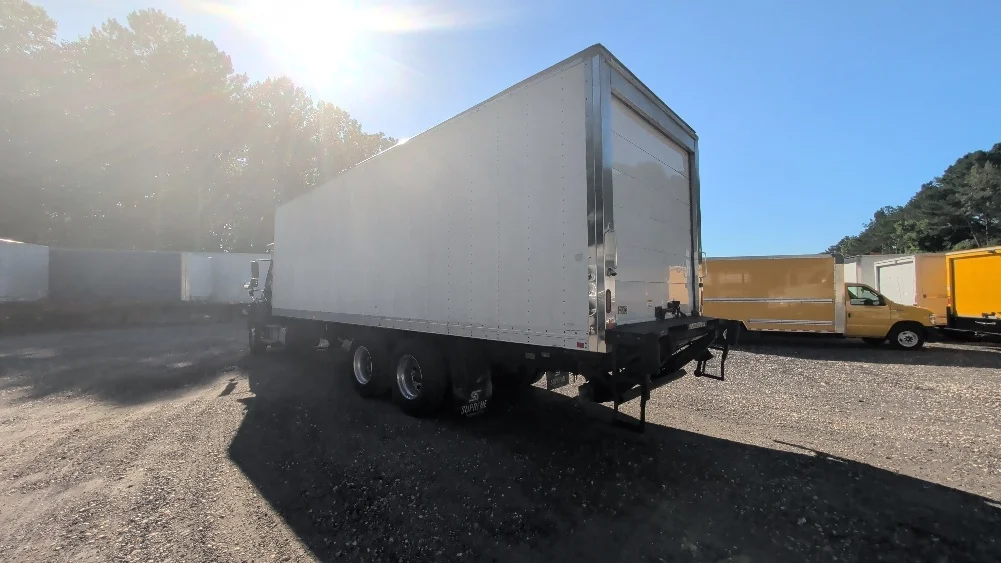2021 Freightliner eM2 in Suwanee, GA — photo 6