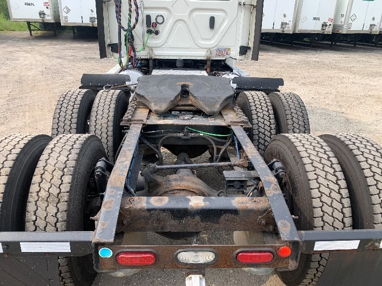 2019 Freightliner Cascadia in Franklin, MA — photo 6
