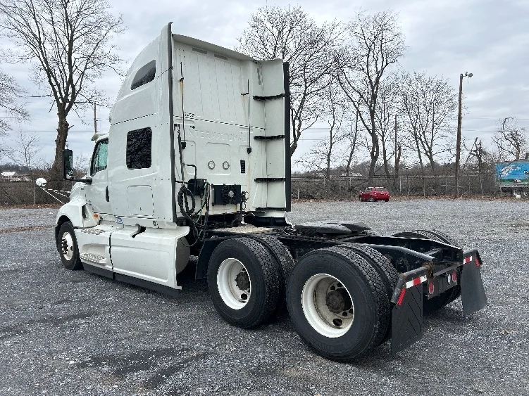 2020 International LT - image 5