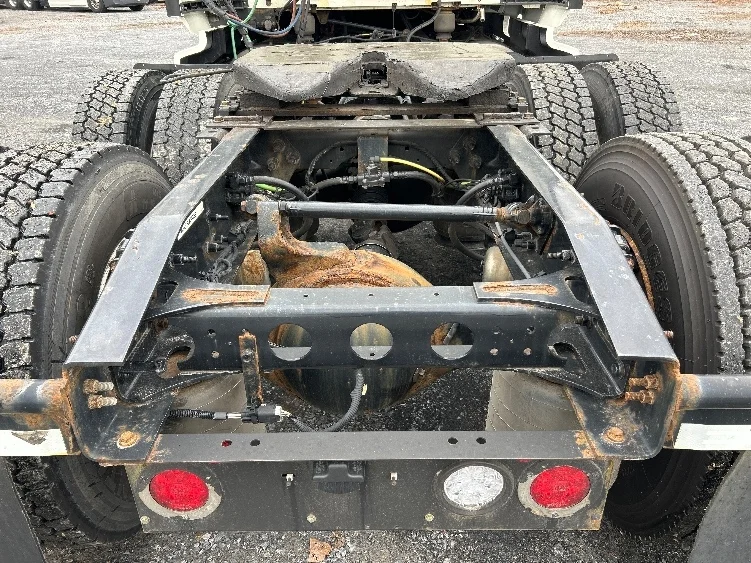 2020 International LT - image 6