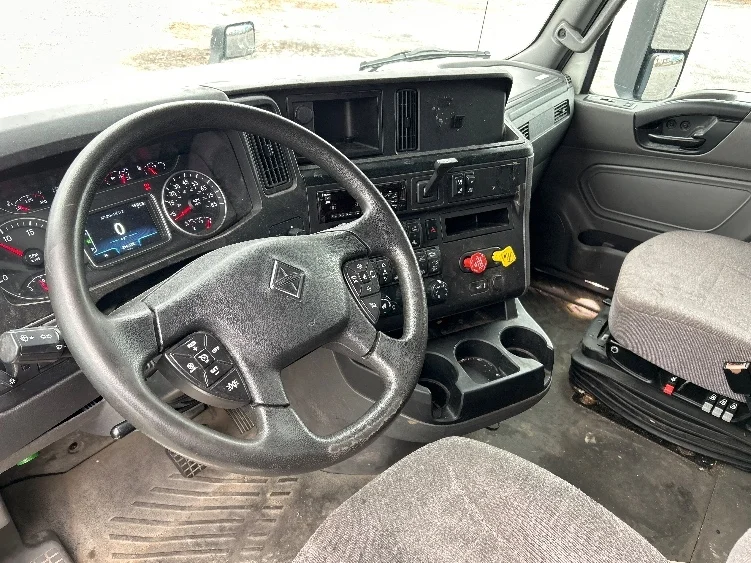 2020 International LT - image 10