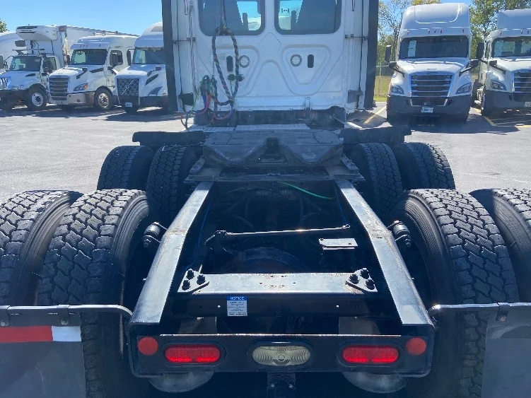 2021 Freightliner Cascadia - image 6