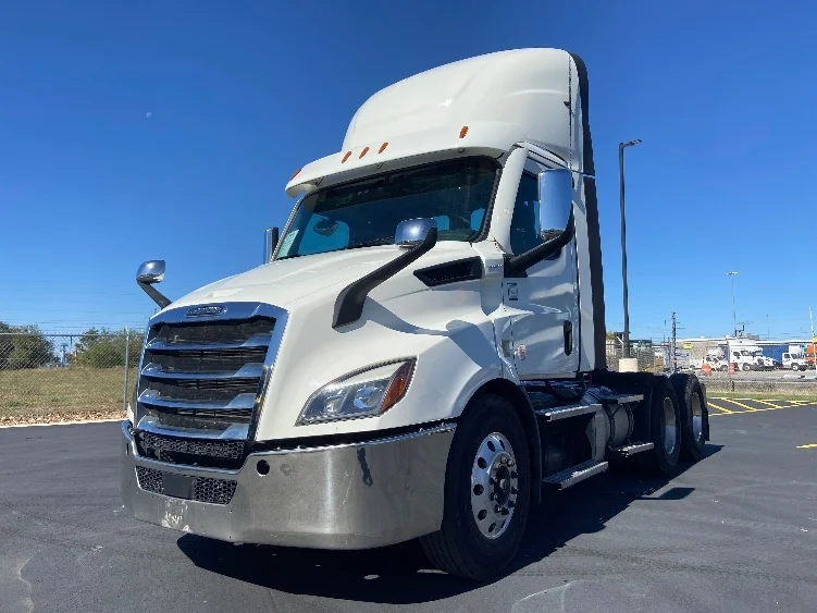 2021 Freightliner Cascadia - image 3