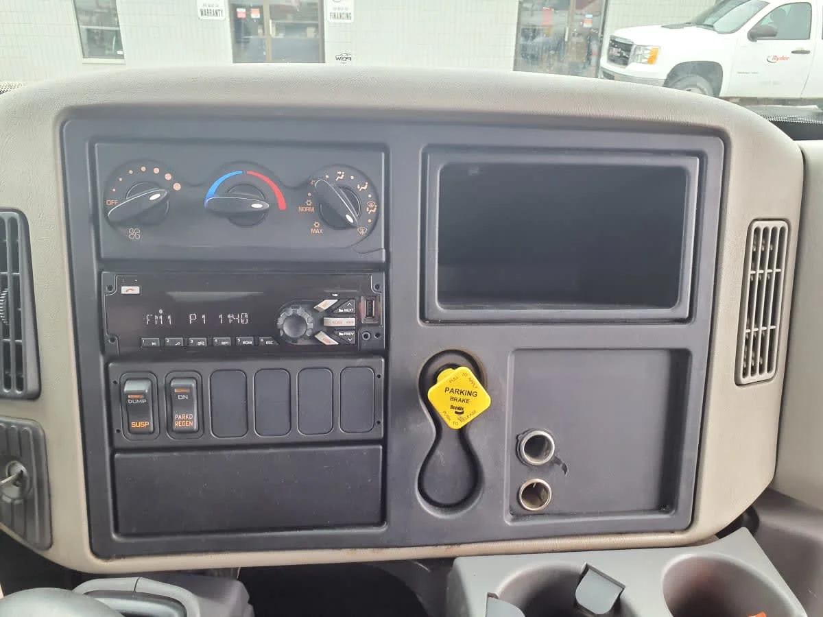 2018 International 4300 in Oak Creek, WI — photo 11