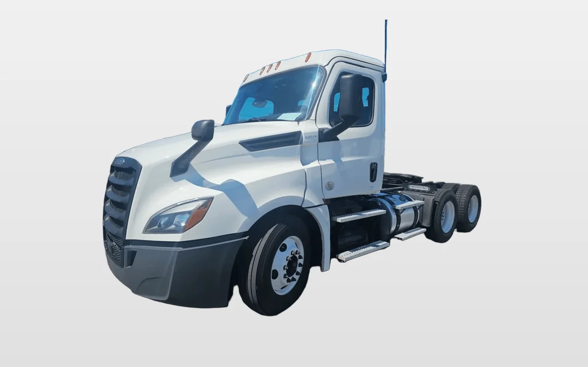 2019 Freightliner Cascadia - image 1