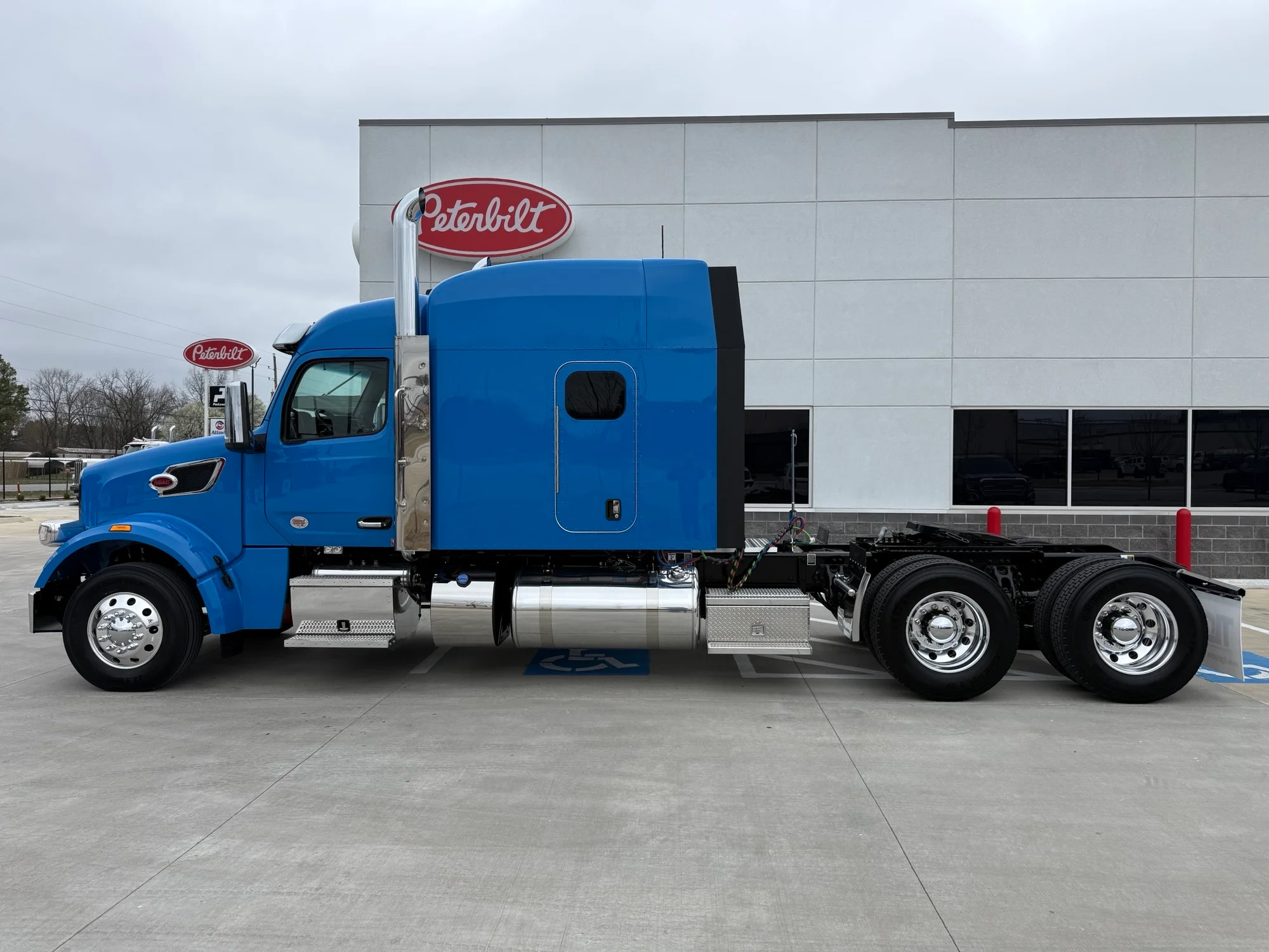 2027 Peterbilt 567 in Lowell, AR — photo 2