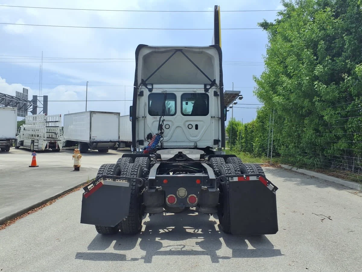 2019 Freightliner Cascadia in Davie, FL — photo 5