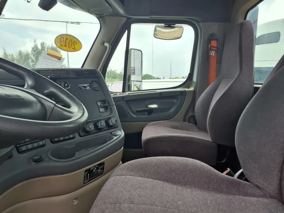2019 Freightliner Cascadia in Davie, FL — photo 7