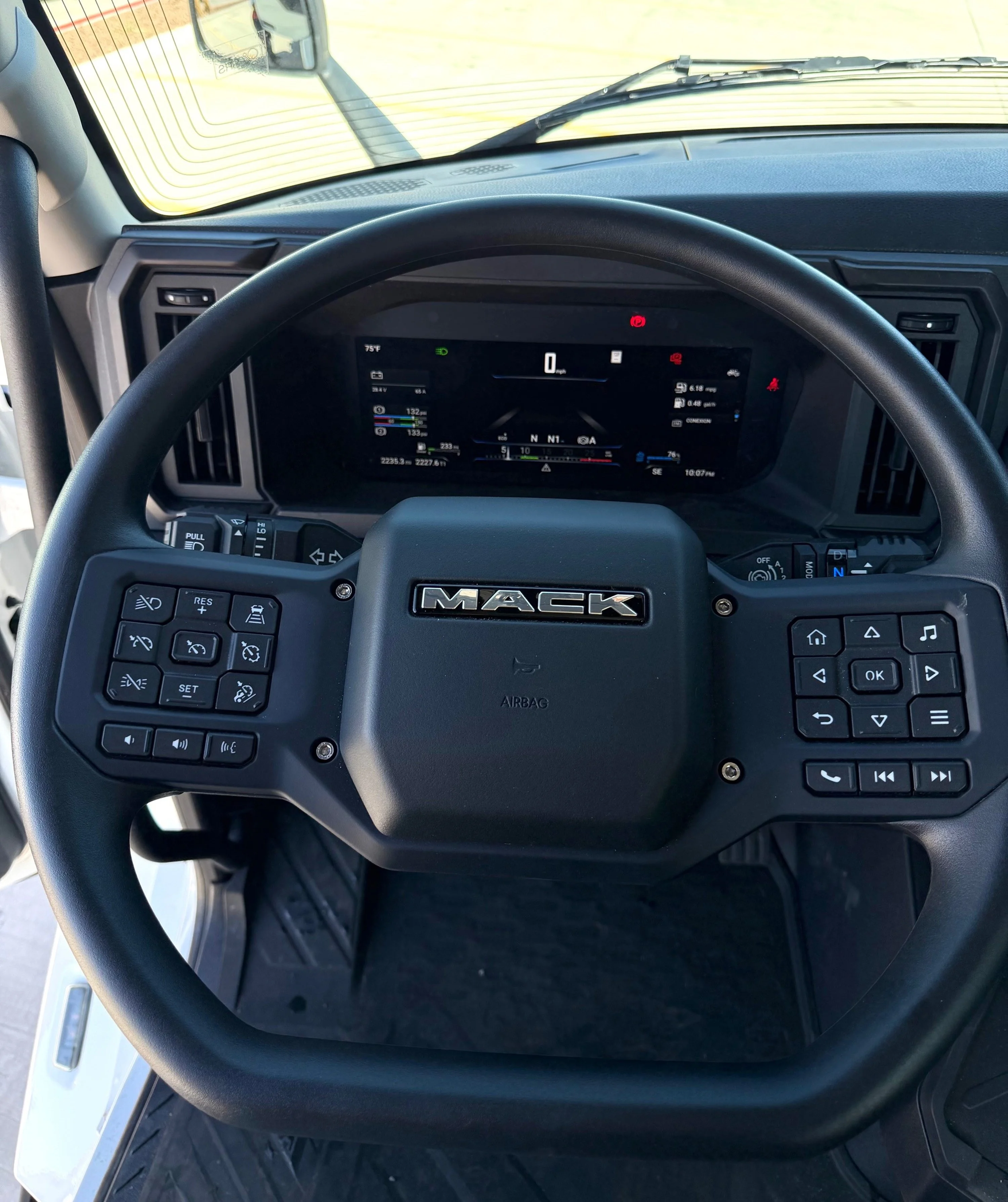 2027 Mack Anthem in El Paso, TX — photo 15