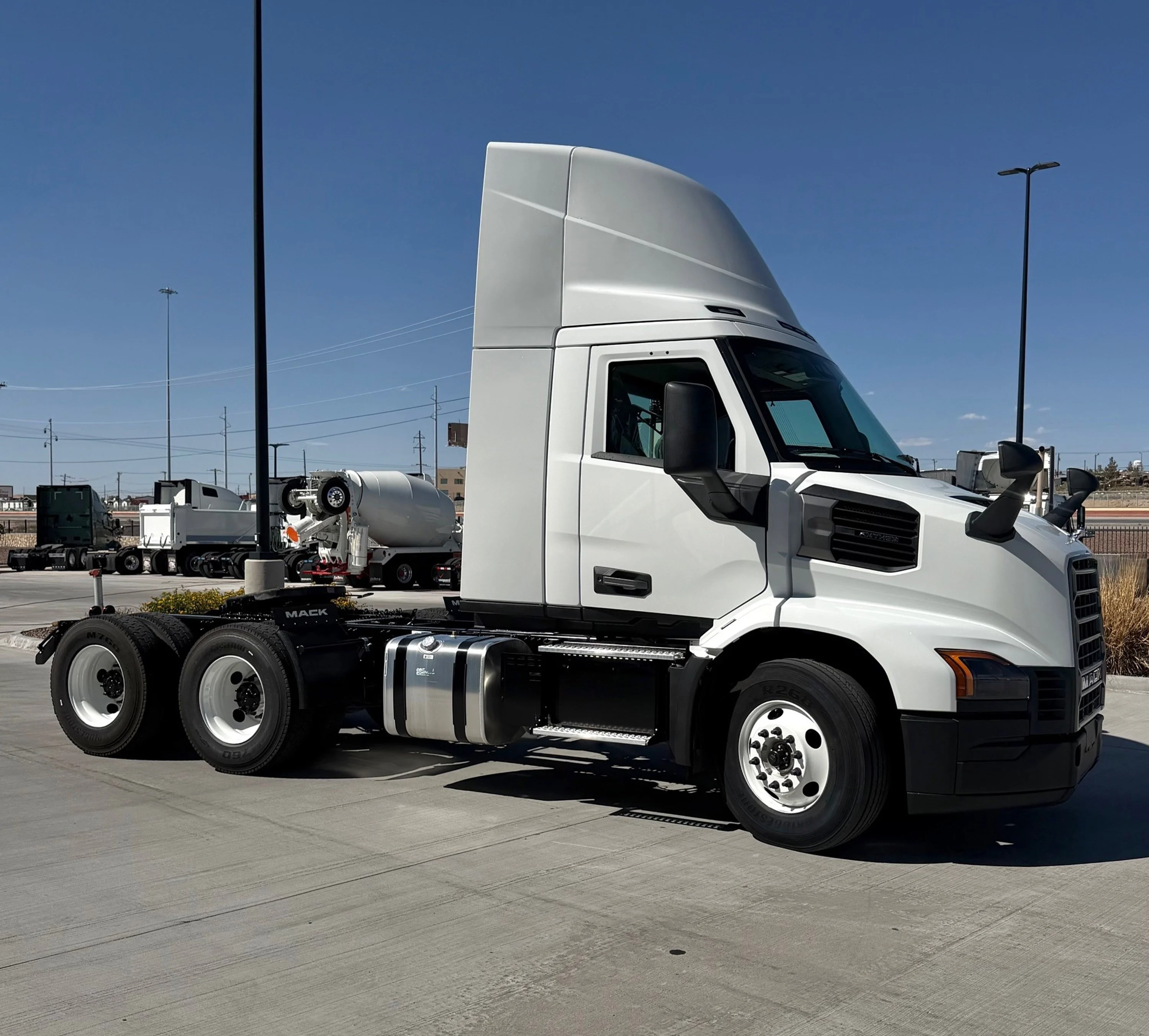 2027 Mack Anthem in El Paso, TX — photo 3