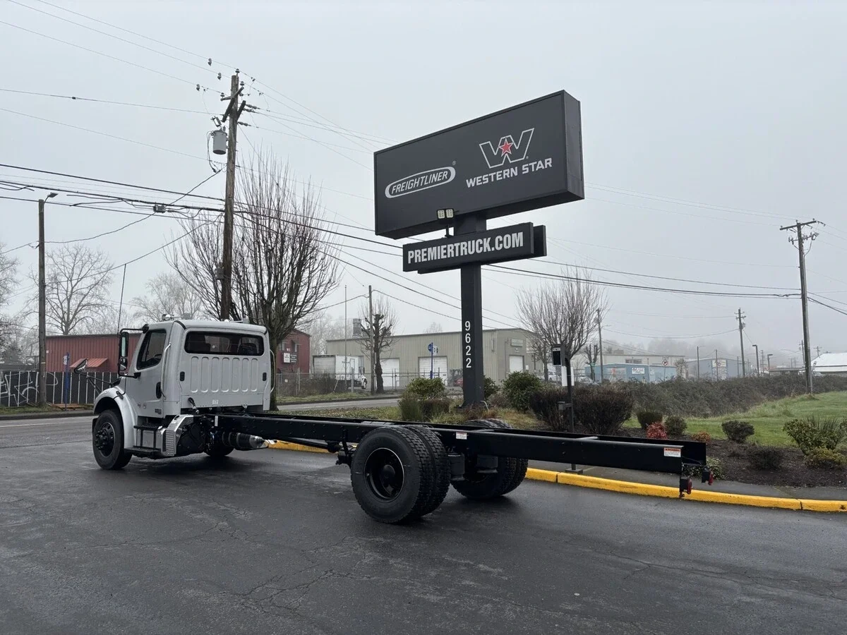 2025 Freightliner M2 106 - image 3