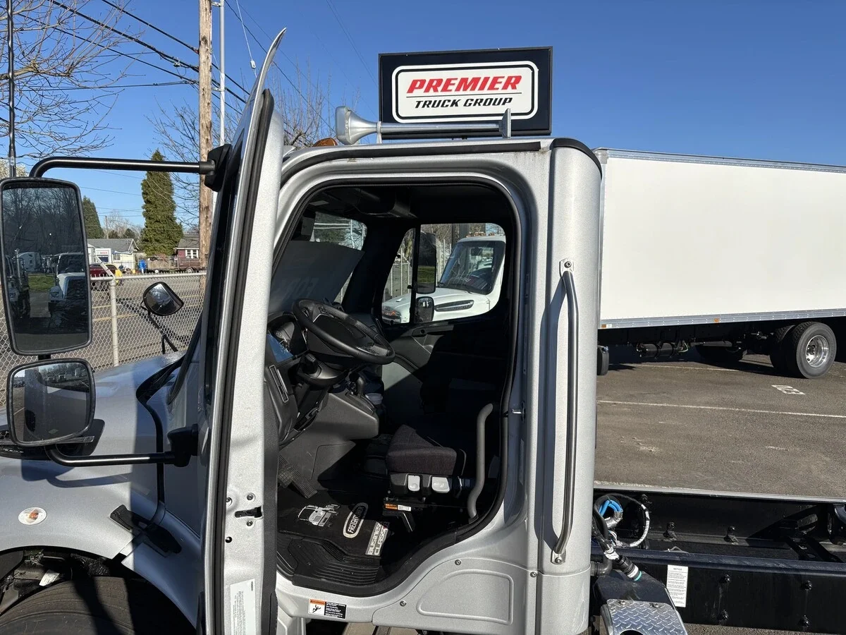 2025 Freightliner M2 106 - image 6