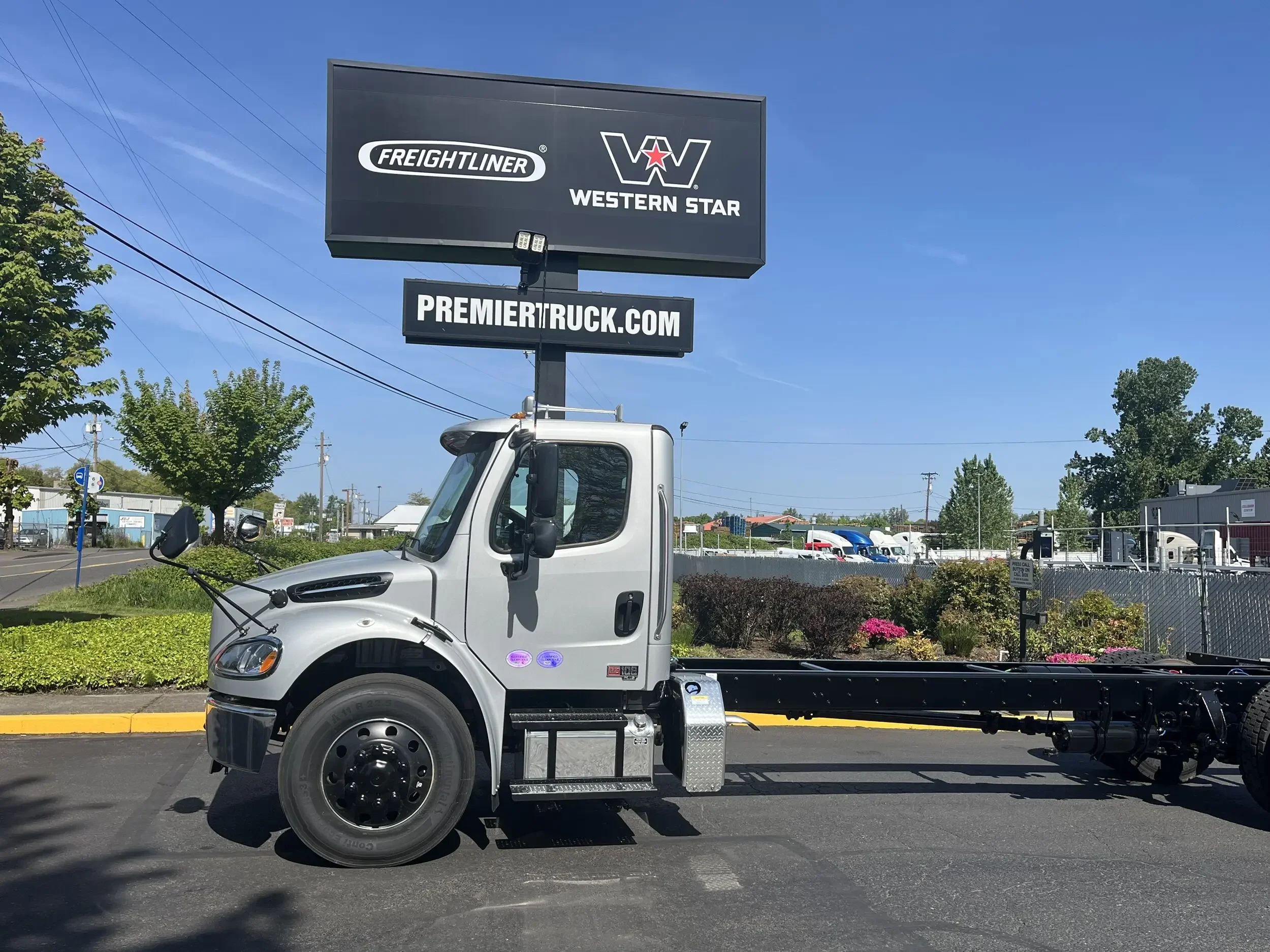 2025 Freightliner M2 106 in Portland, OR