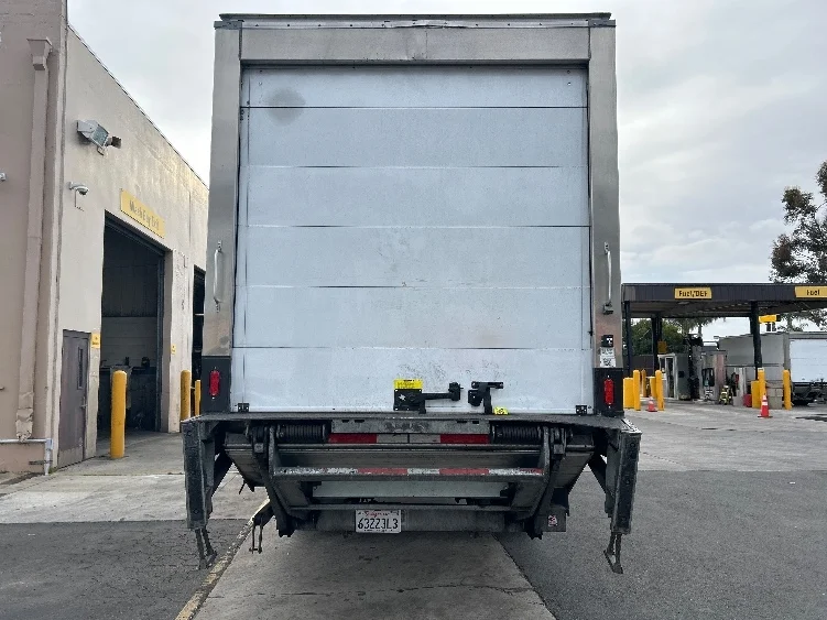 2018 Freightliner M2 106 - image 7