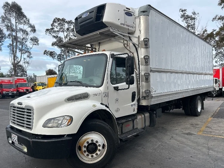 2018 Freightliner M2 106 - image 3