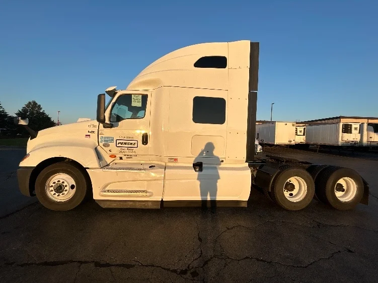 2022 International LT - image 4