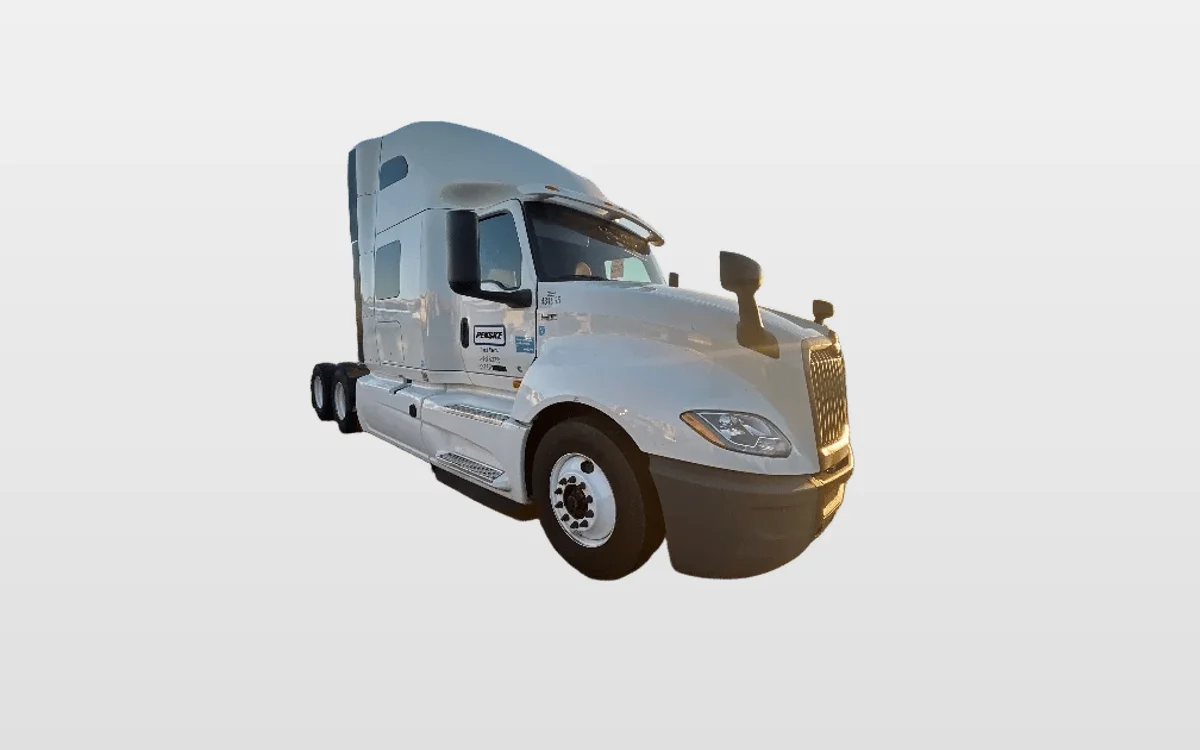 2022 International LT - image 1