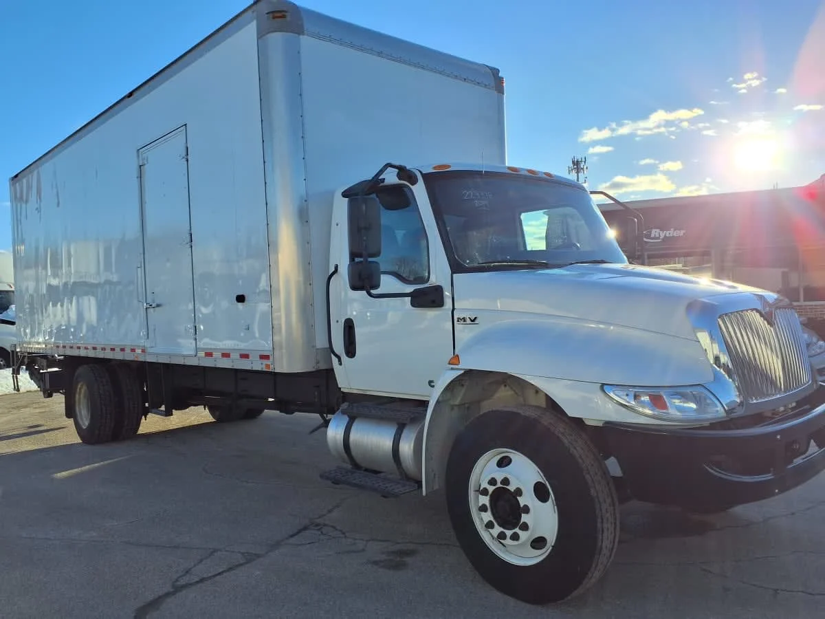 2019 International MV - image 3