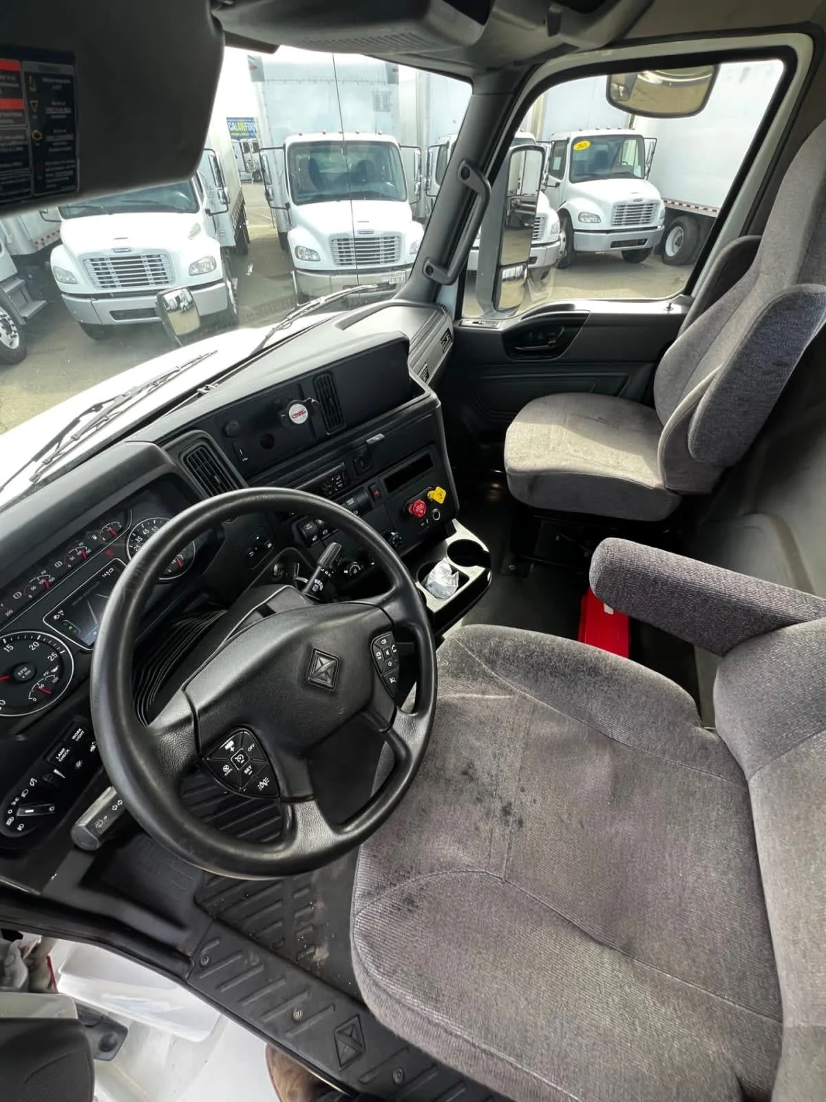 2019 International RH - image 7