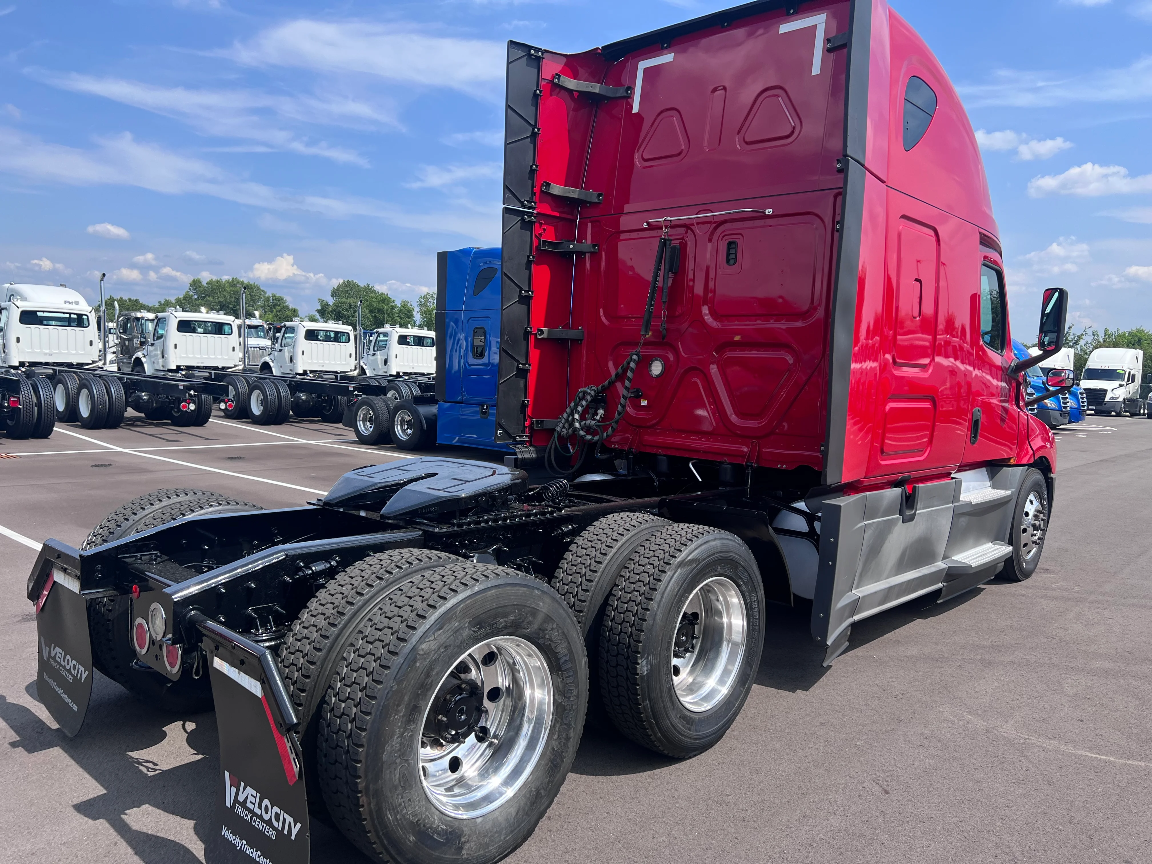 2020 Freightliner Cascadia in Nashville Isuzu, TN — photo 5