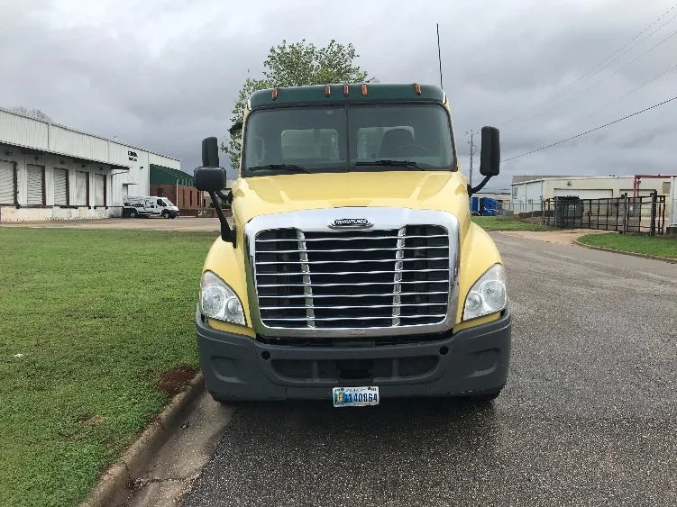 2019 Freightliner Cascadia in Montgomery, AL — photo 2