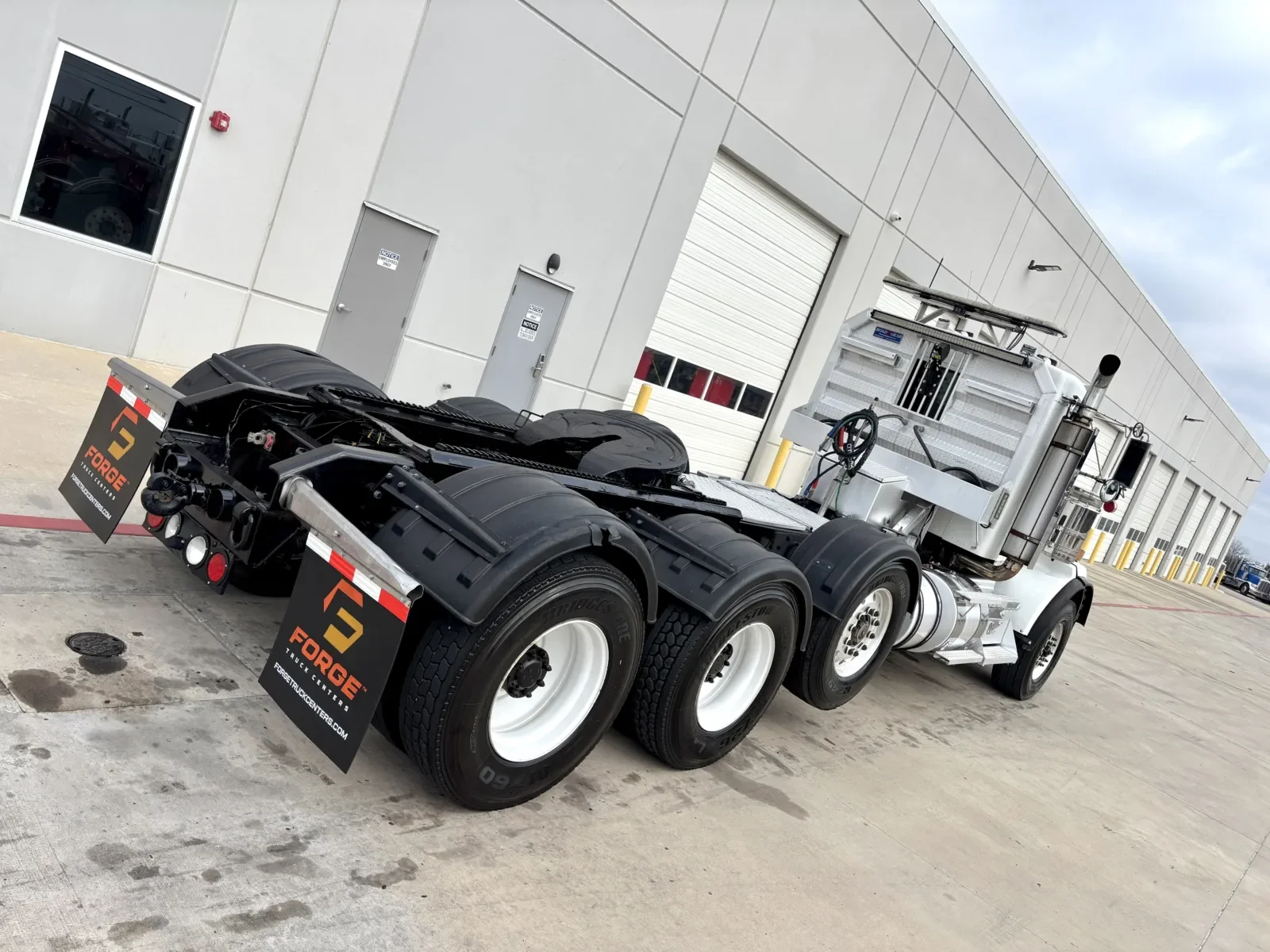 2017 Kenworth T800 - image 11