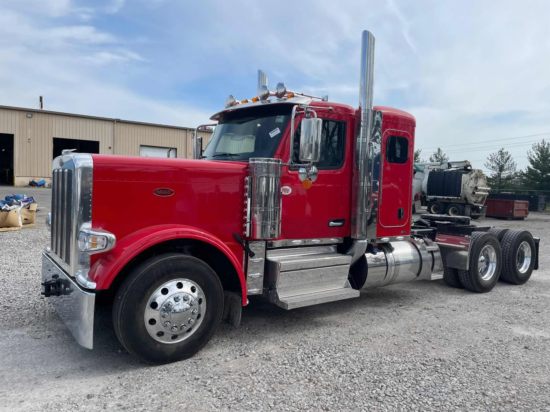 2027 Peterbilt 589 in Grove City, OH