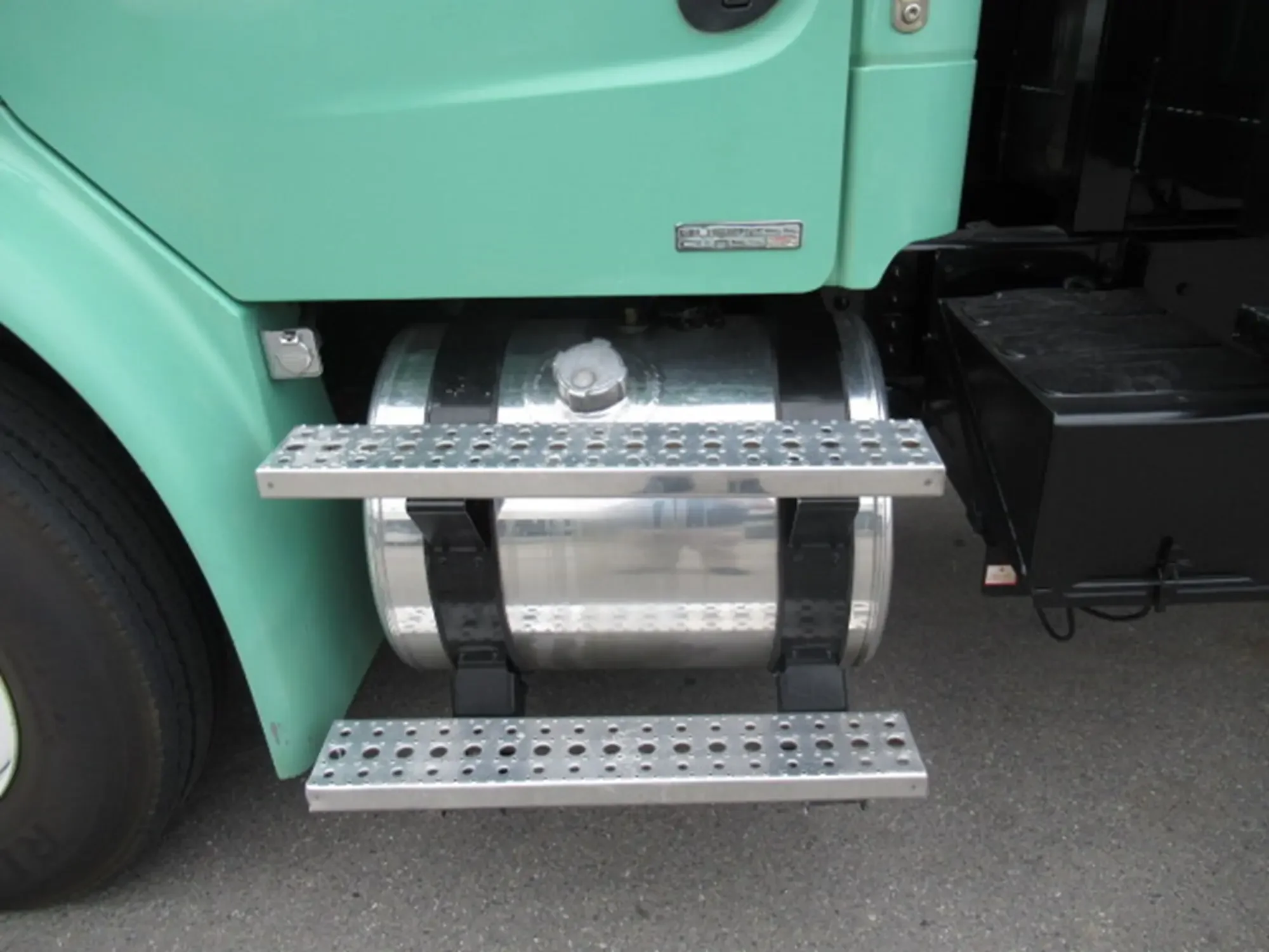 2009 Freightliner M2 106 - image 10