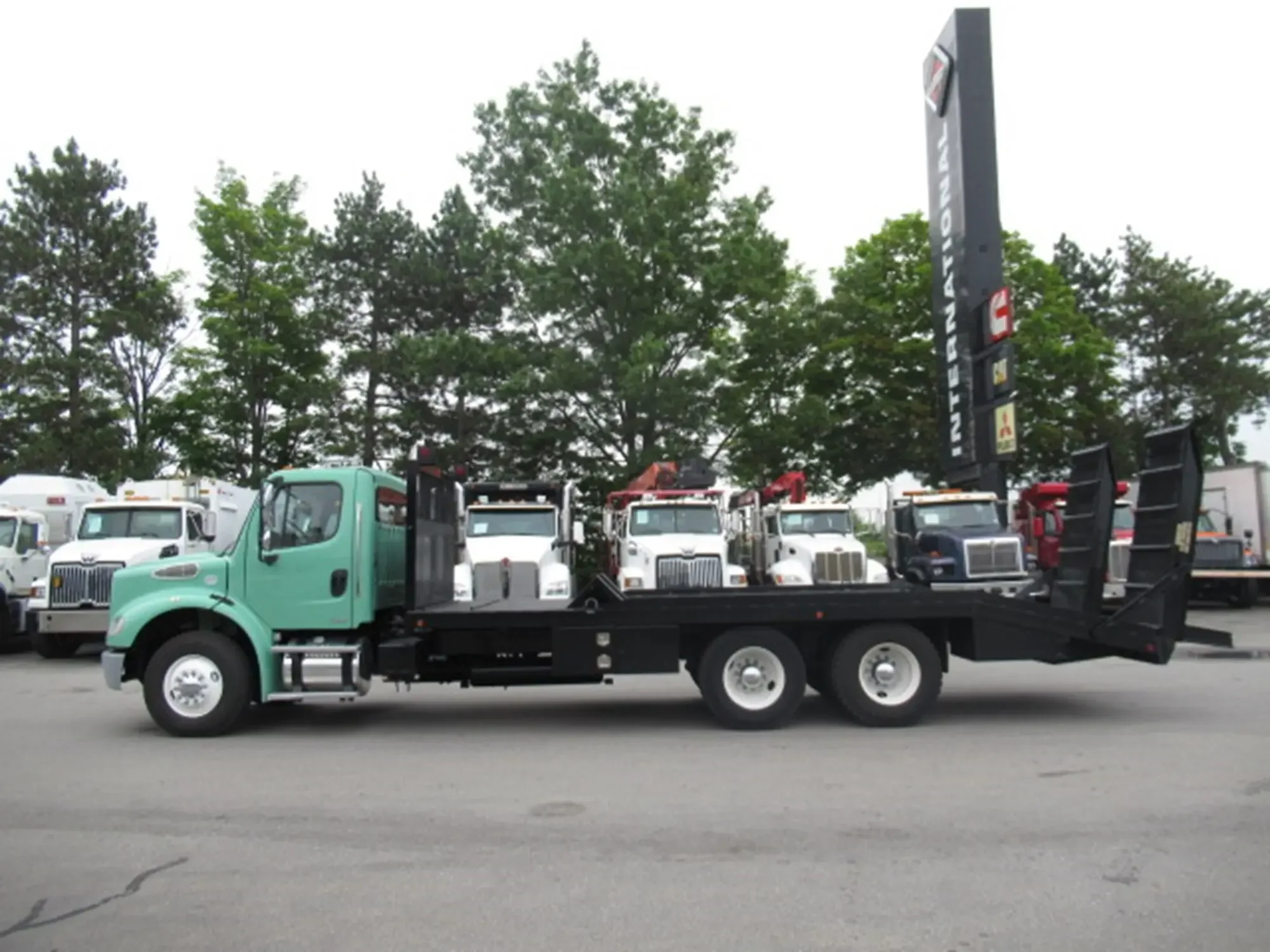 2009 Freightliner M2 106 in Manchester, NH — photo 8