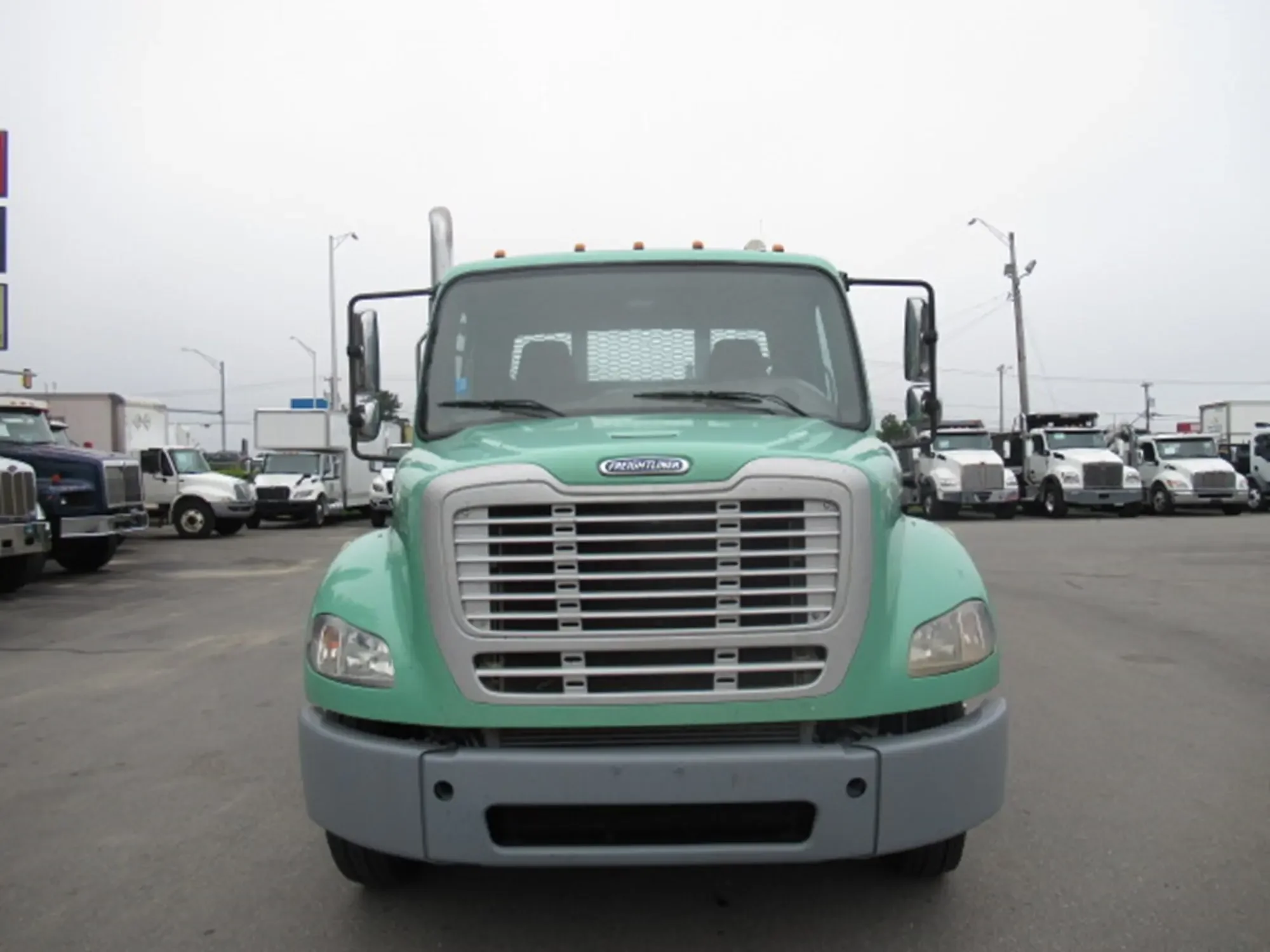 2009 Freightliner M2 106 - image 2