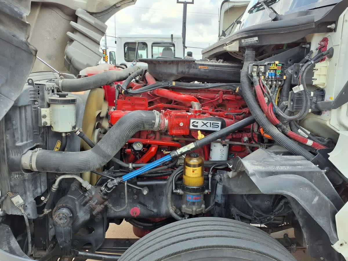 2019 International LT in Dallas, TX — photo 9