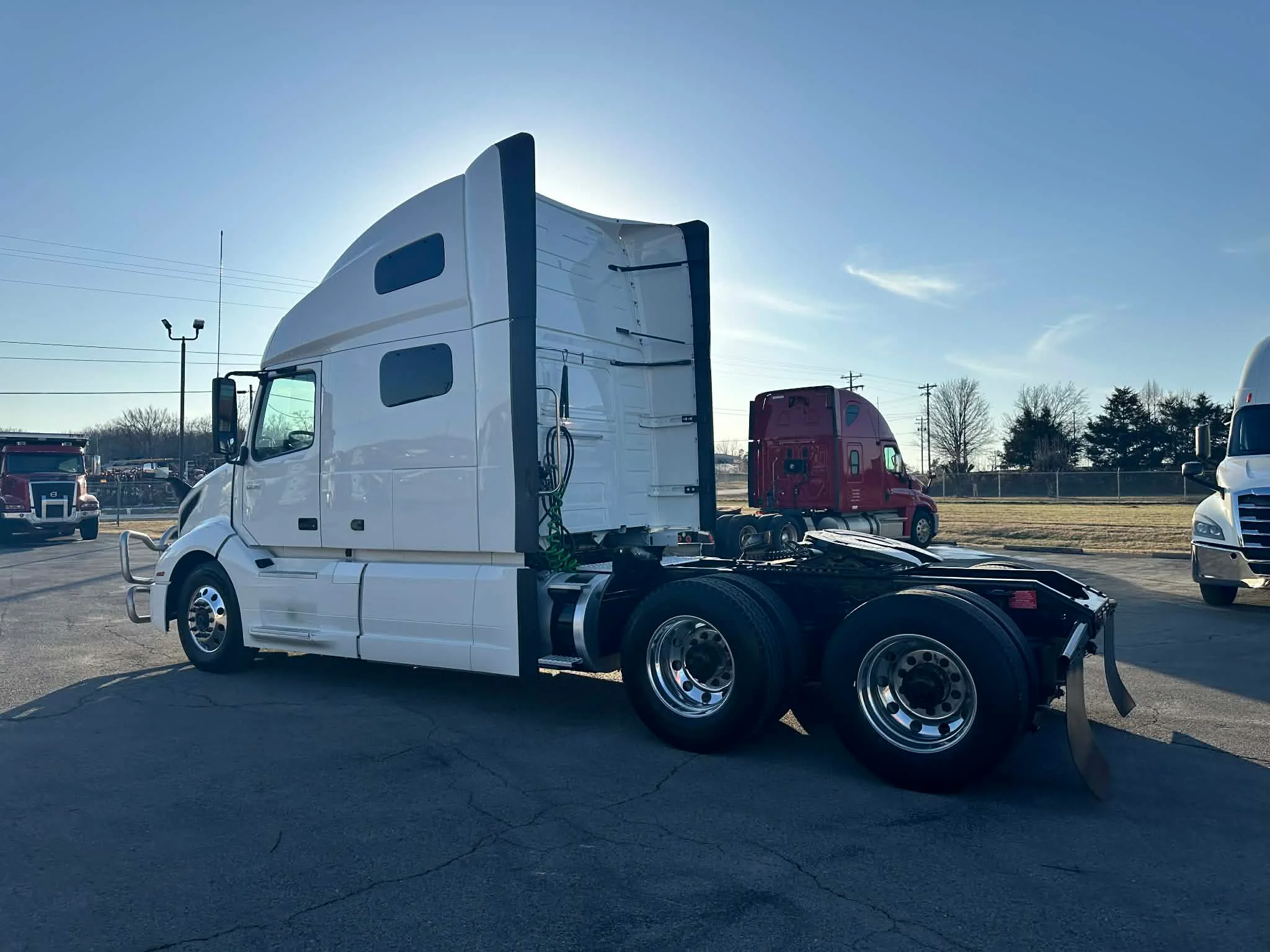 2023 Volvo VNL 760 - image 4