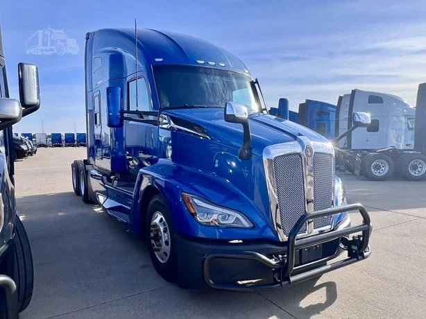 2023 Kenworth T680 in Location: Joliet, IL — photo 5