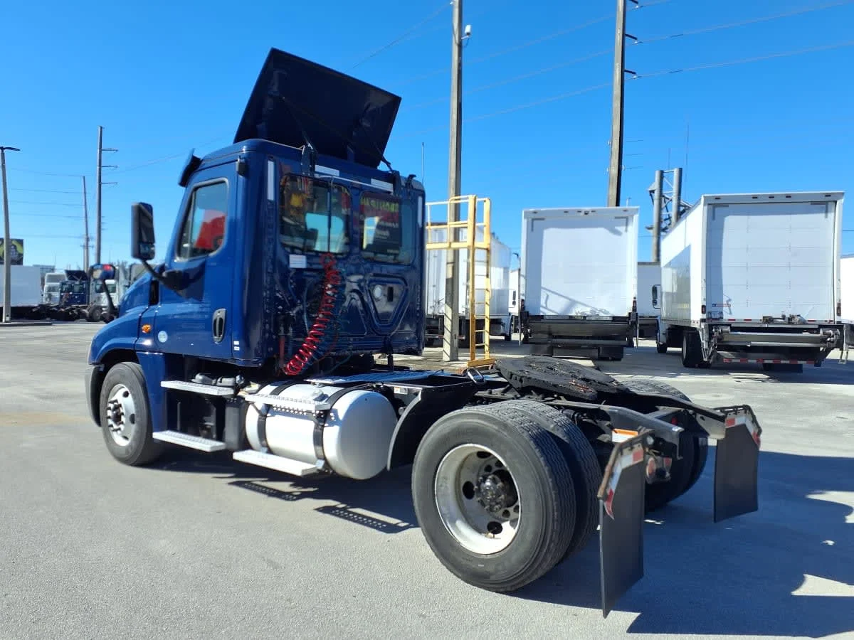 2019 Freightliner Cascadia in Davie, FL — photo 6