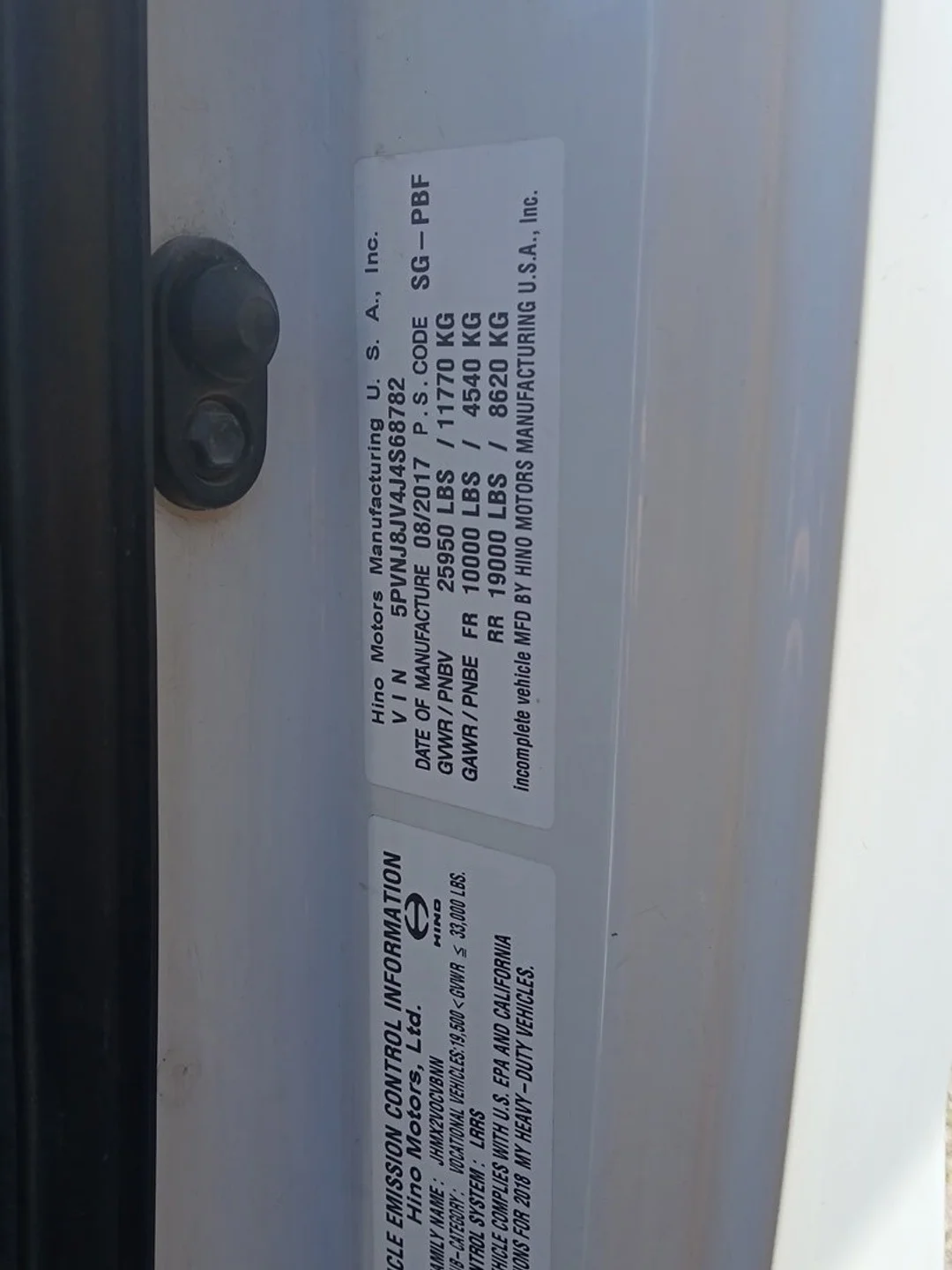 2018 Hino 268 - image 8