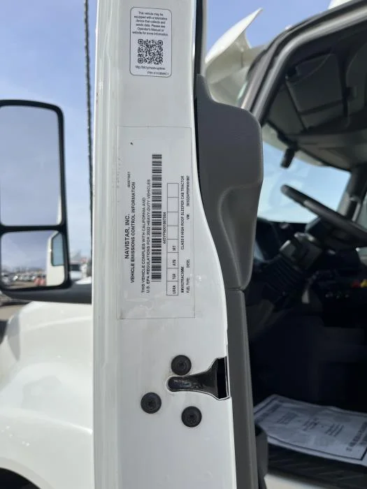 2023 International LT - image 10