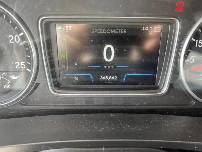 2023 International LT - image 14